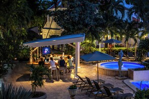 Poolside bar - Kura Botanica Hotel (Willemstad)