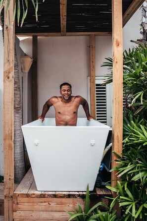 Outdoor spa tub - Kura Botanica Hotel (Willemstad)