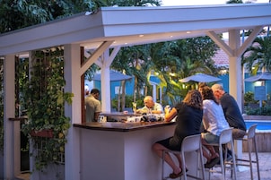 Bar junto a la piscina