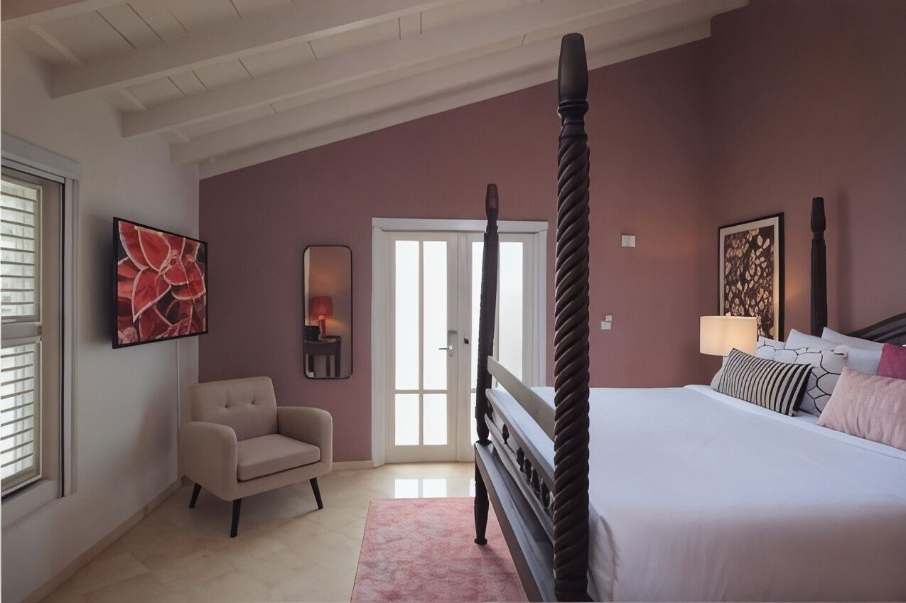 Desk, blackout curtains, free WiFi, bed sheets