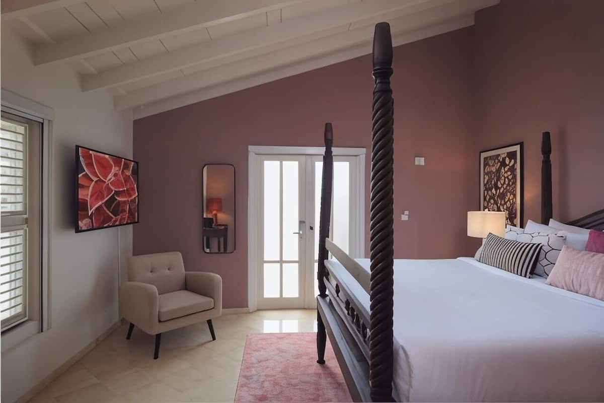 Desk, blackout drapes, WiFi (free), bed sheets