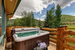 Outdoor spa tub - Central Location: Hot Tub & Free Shuttle, Luxury Townhome! Deer Valley Bristlecone 202 (Park City)