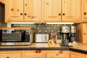 Fridge, microwave, oven, stovetop - Central Location: Hot Tub & Free Shuttle, Luxury Townhome! Deer Valley Bristlecone 202 (Park City)