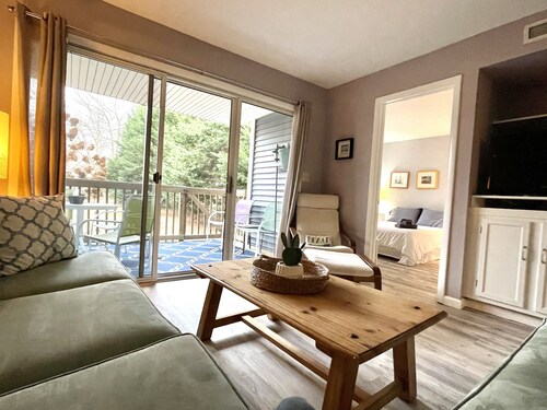 First floor 2br 2ba, balcony, pool, grill, pavilion, 1 block from Rehoboth Ave