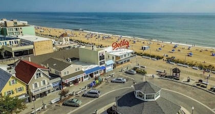 First floor 2br 2ba, balcony, pool, grill, pavilion, 1 block from Rehoboth Ave