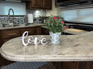 Fridge, microwave, cookware/dishes/utensils, ice maker