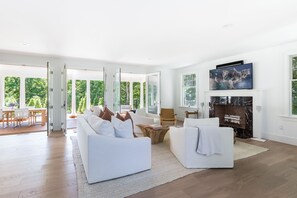 Smart TV, fireplace, books, music library
