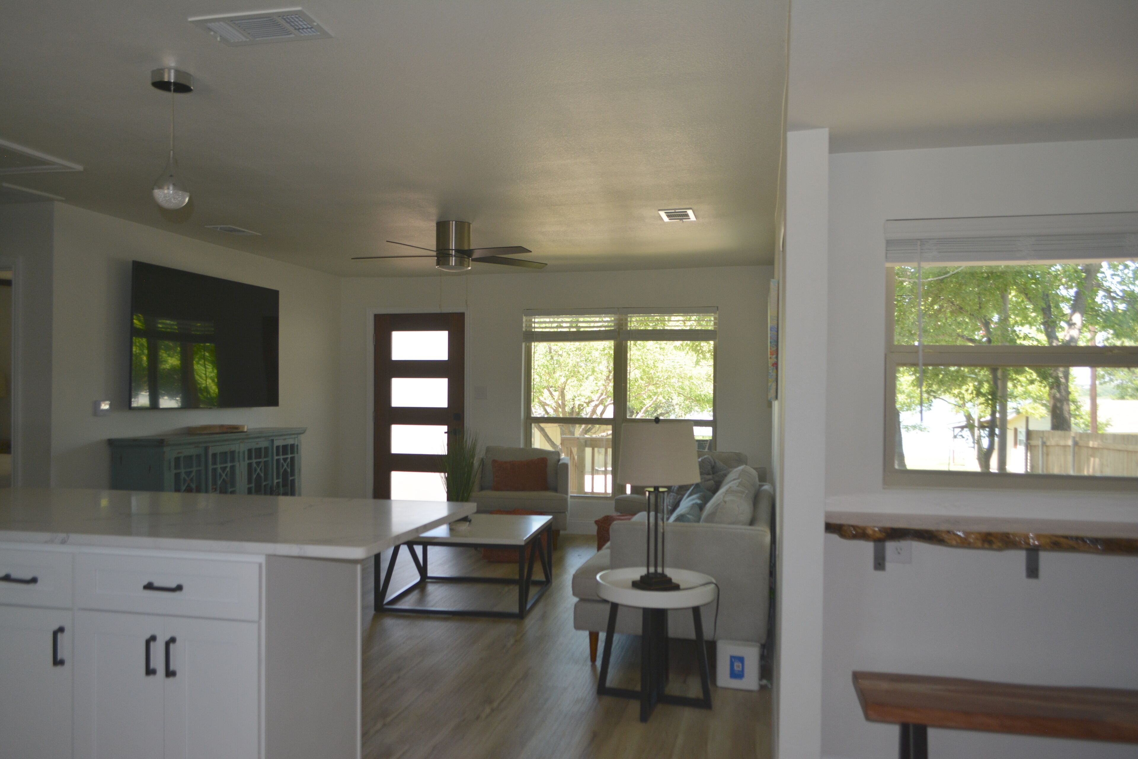 智能电视、DVD 播放器、书