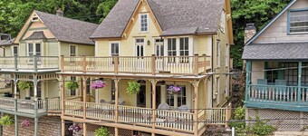 Downtown House w/Parking! On Spring St, Hot Tub!