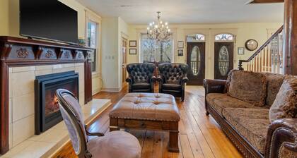 Downtown House w/Parking! On Spring St, Sleeps 6!