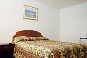 Deluxe Single Room | Free WiFi, bed sheets