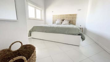 2 slaapkamers, een bureau, een strijkplank/strijkijzer, gratis wifi