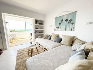 2 bedrooms, desk, iron/ironing board, free WiFi - Panoramic Seaview - 2 Bedroom, Main Ave, 15 Min. Walk Beach, Workspace (Albufeira)
