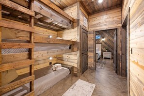 2 間睡房、熨斗/熨衫板、Wi-Fi、床單