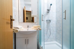 Free toiletries, towels - Apartments Zarac - One Bedroom Apartment with Terrace (Zaton)
