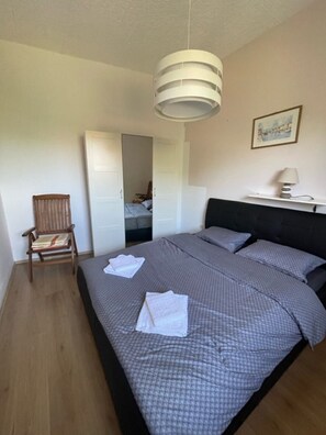1 bedroom, internet, bed sheets