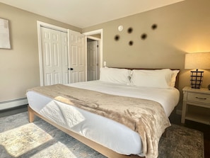 2 bedrooms, desk, iron/ironing board, travel cot