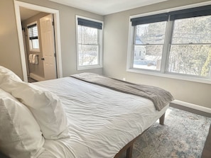 2 bedrooms, desk, iron/ironing board, travel crib - 2BR Condo + Ocean Views in Downtown SW [Seaglass] (Southwest Harbor)