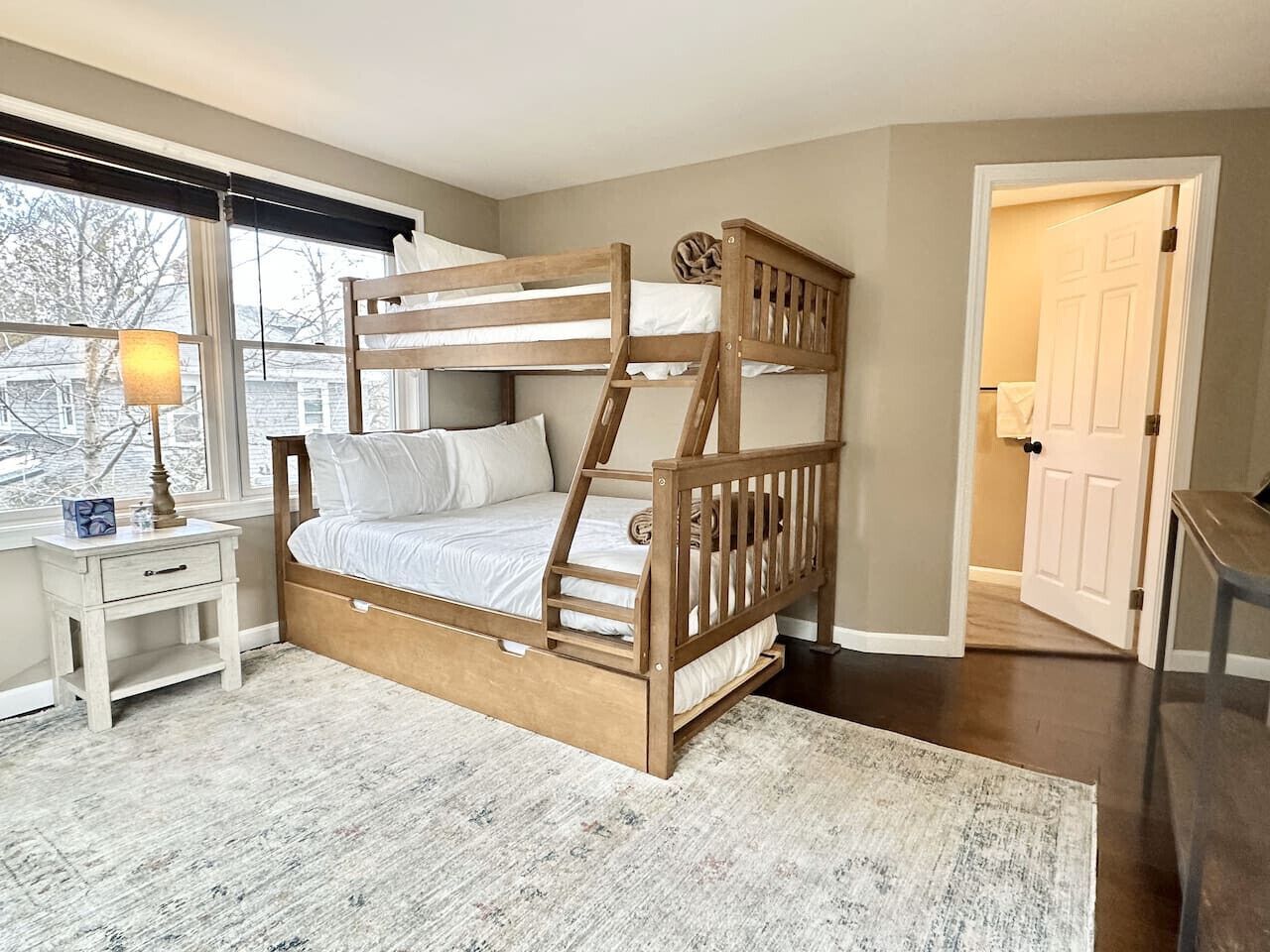 2 bedrooms, desk, iron/ironing board, WiFi