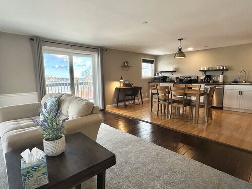 2BR Condo + Ocean Views in Downtown SW [Seaglass]