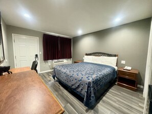 Habitación individual, 1 cama King size, para no fumadores | Escritorio, espacio para trabajar con laptop y wifi gratis 
