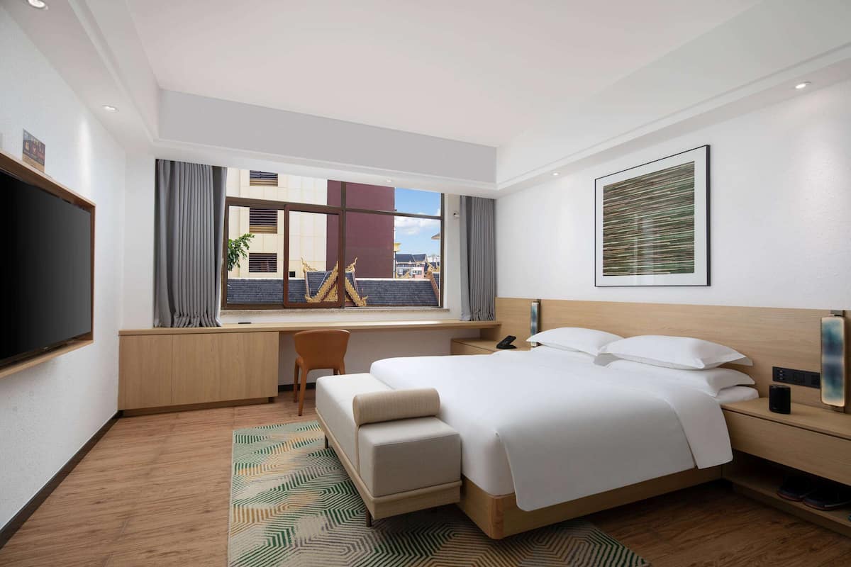 deluxe room, 1 king bed, non smoking