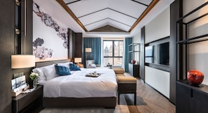 Executive Suite, 1 King Bed, Non Smoking | Down comforters, free minibar items, in-room safe, blackout drapes - Wyndham Garden Kunming High Tech Zone (Kunming)