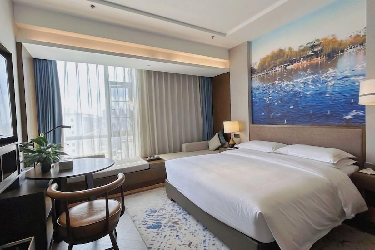 Down comforters, minibar (some free items), in-room safe
