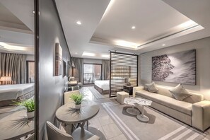 Studio – deluxe, 1 kingsize-seng, sjøutsikt | Safe på rommet, skrivebord og skrivebord for bærbar PC