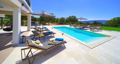 Villa MAGNIFICA with pool