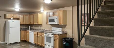 Refrigerador, microondas, horno, placa de cocina