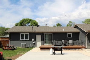 Outdoor dining - Spacious Basement Apartment with Sizable Back Yard (Rapid City)