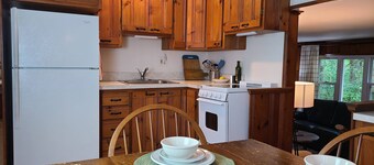 Laurel Highlands Crab Run 3 BR 2 B Creekside Cottage