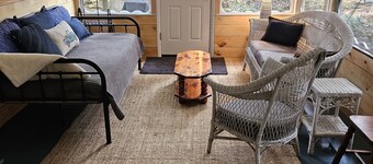 Laurel Highlands Crab Run 3 BR 2 B Creekside Cottage