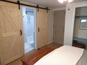 3 Schlafzimmer, Schreibtisch, Bügeleisen/Bügelbrett, Reisekinderbett