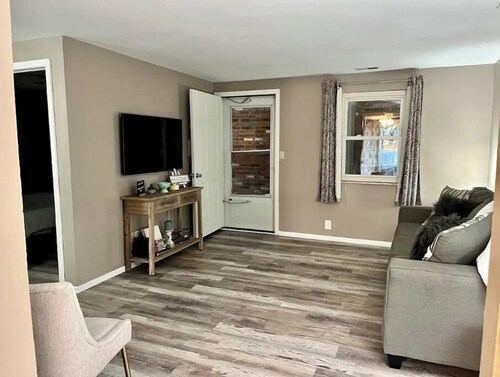 #64 Cozy Downtown Home