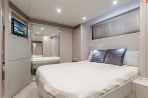 3 bedrooms, bed sheets