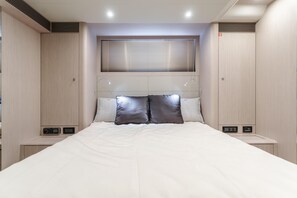 3 bedrooms, bed sheets