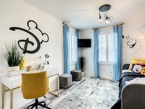 3 bedrooms, premium bedding, desk, iron/ironing board