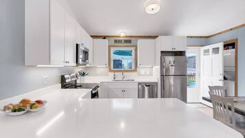Coffee/tea maker, fridge, microwave, oven