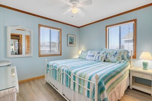 4 bedrooms, iron/ironing board, WiFi, bed sheets