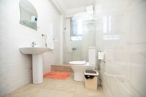 Bathroom - Spacious & Outstanding 3-bed Furnished Apartment (Accra)