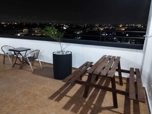 Apartment | Outdoor dining - Spacious & Outstanding 3-bed Furnished Apartment (Accra)