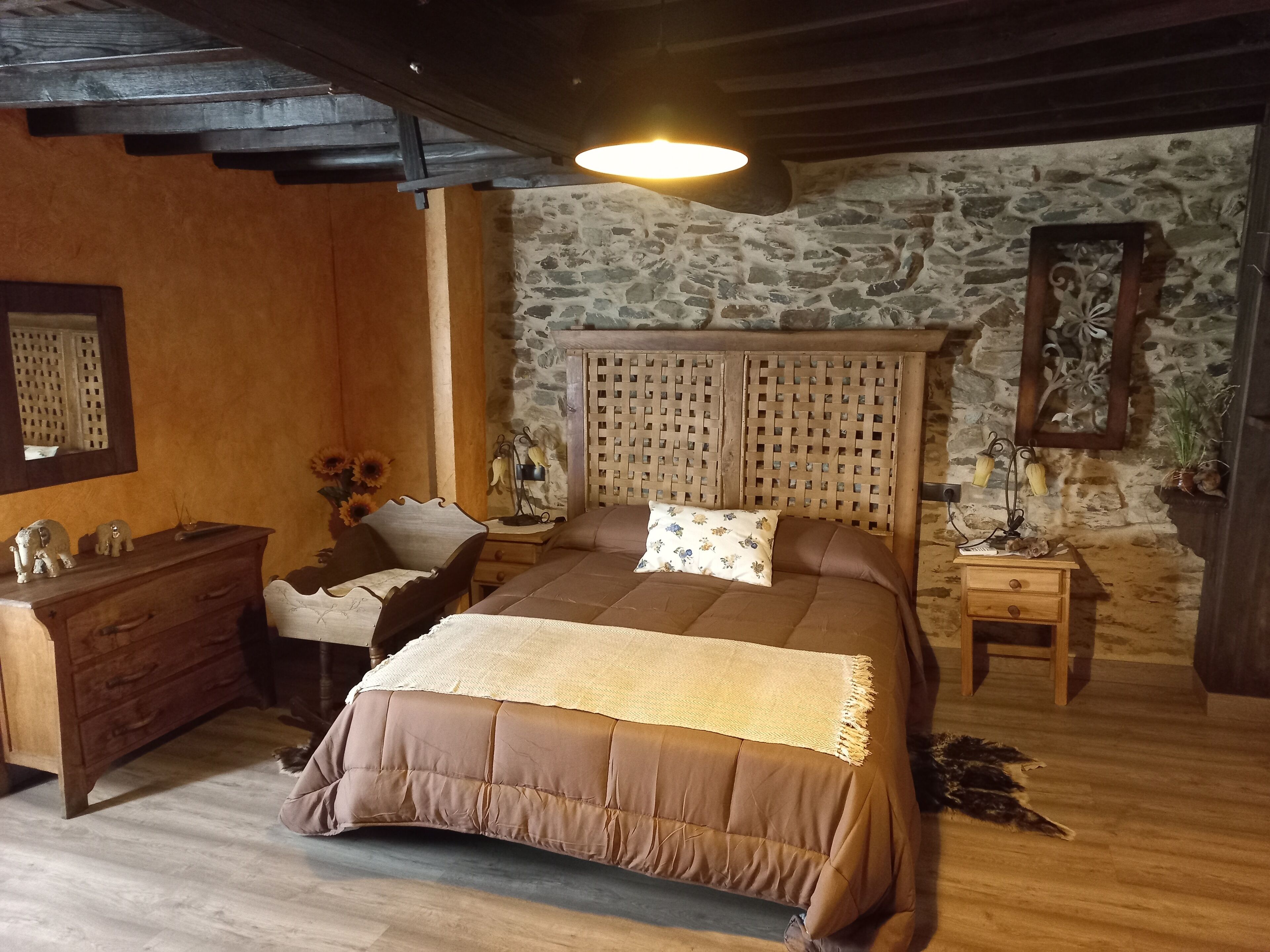 2 slaapkamers, een strijkplank/strijkijzer, reisbedje, gratis wifi