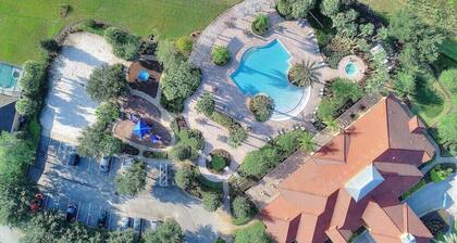 Premium home, pool and spa, with Inclusive Resort Amenities