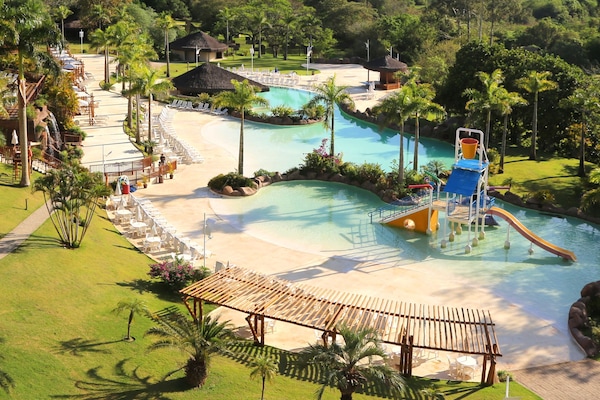 5 outdoor pools