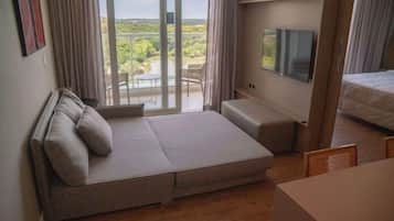Executive-Zimmer | Wohnbereich | 40-Zoll-Flachbildfernseher mit Kabelempfang, Fernseher