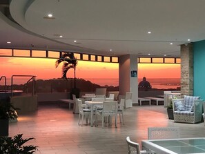 Dining - Luxury apartment with private beach and sea view (Panama)