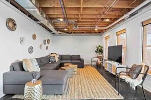 Smart TV, fireplace, music library, stereo