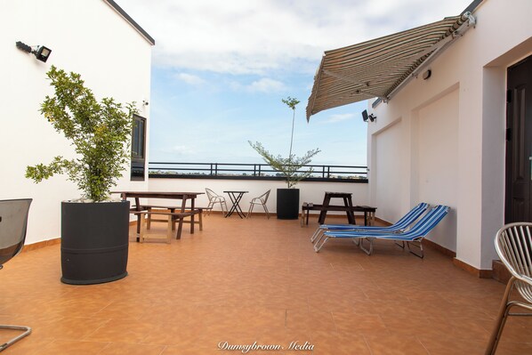 Apartment | Terrace/patio - 1 Bed Furnished Apartment - Wifi, Aircon, Security (Accra)